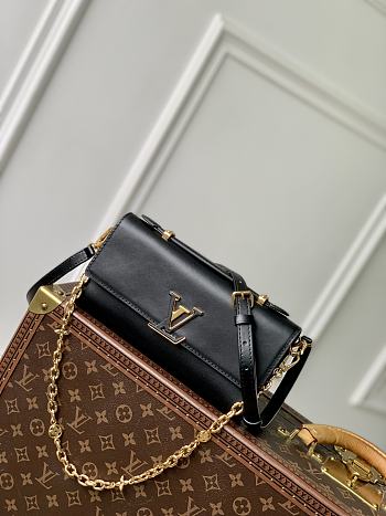 Louis Vuitton Wallet on Chain Capucines 12 x 4 x 23 cm