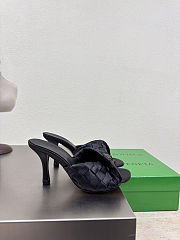 Bottega Veneta Blink mules in black leather with a twisted intrecciato 1.5cm - 6