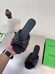 Bottega Veneta Blink Intrecciato leather slides in black - 5