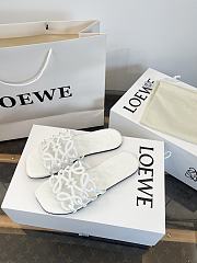 LOEWE Petal Anagram slide in soft calf skin White - 3