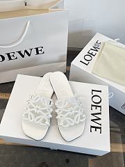 LOEWE Petal Anagram slide in soft calf skin White - 5