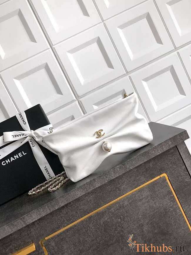 Chanel Clutch With Chain White Lambskin 24x14x5cm - 1