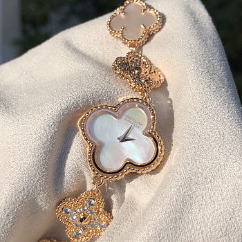 Van Cleef & Arpels Sweet Alhambra VCARO8SG00 23MM Watch