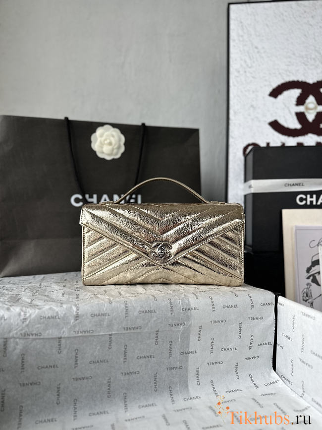 Chanel Chevron Clutch Metallic Gold 10x26x5cm - 1