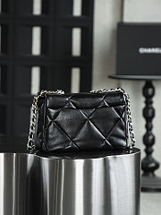 Chanel 19 Flap Bag in Black Quilted Lambskin with Mixed Hardware 26X16X9 cm - 5