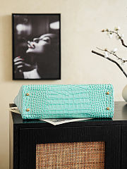 Chanel Small Crocodile Embossed Calfskin & Gold-Tone Metal 20x40x13cm - 2