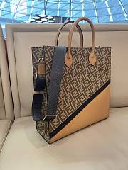 Fendi Vertical Tote Bag in Natural 36 x 14 x 38 cm - 2