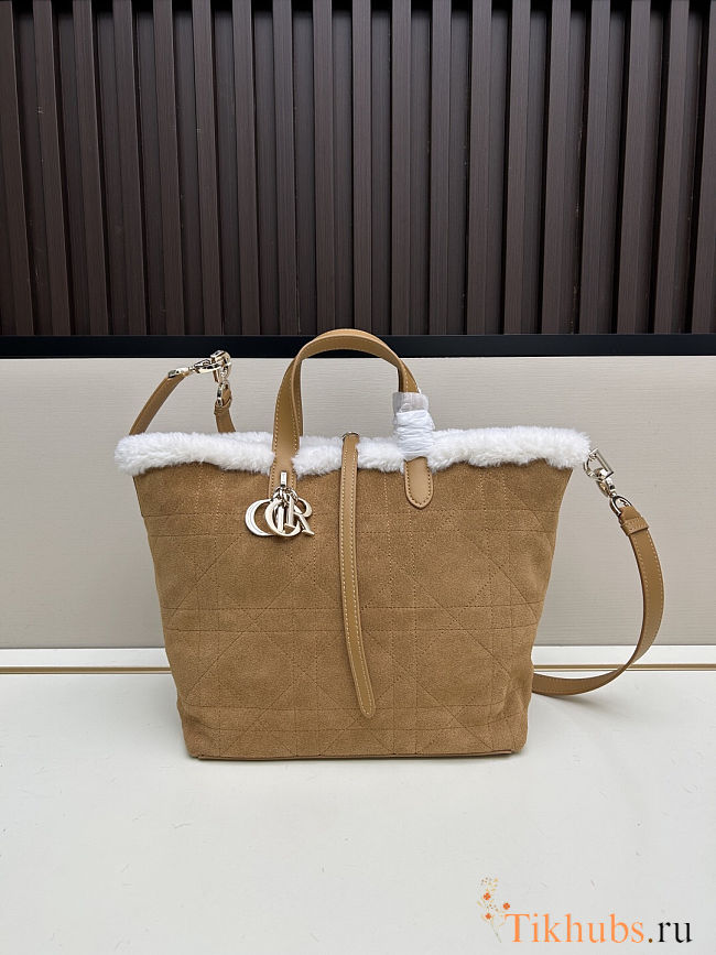 Dior Toujours Shearling Bag 20x22x18.5cm - 1
