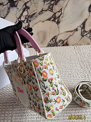 Dior Book Tote with Strap in the white multicolor Daisy Garden 24x20cm - 3