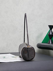 Miu Miu Nappa leather pouch Embossed-Logo Cylinder Bag 21.5 x 9 x 9cm - 5