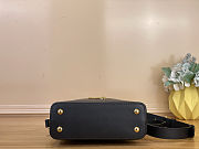 Louis Vuitton Capucines Mini With Sculpted Metal Handle 13.6 x 8 x 21 cm - 6