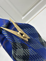  Burberry Peg Duffle Bag 21.5 x 10.5 x 23cm - 2