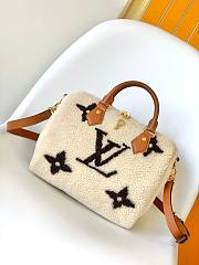 Louis Vuitton Speedy Bandoulière 25 Shearling White Bag 25.0x19.0x15.0cm - 1