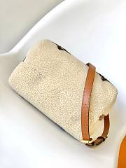 Louis Vuitton Speedy Bandoulière 25 Shearling White Bag 25.0x19.0x15.0cm - 6