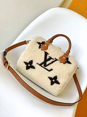 Louis Vuitton Speedy Bandoulière 25 Shearling White Bag 25.0x19.0x15.0cm - 4