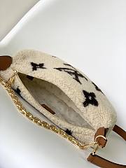 Louis Vuitton Over The Moon 27.5x16.0x7.0 cm - 2
