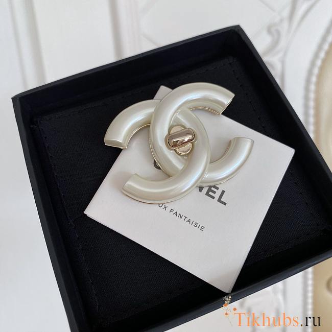 Chanel C24 Oversized CC Pearl Brooch - 1