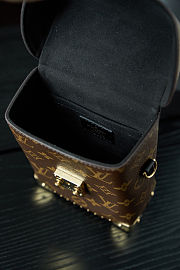 Louis Vuitton Camera Box 12.5 x 17.6 x 6 cm - 4