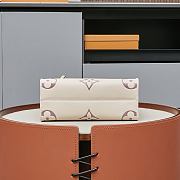Louis Vuitton OnTheGo Bicolor Monogram Empreinte 25.0x1.0x19.0cm - 4
