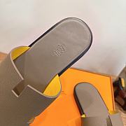  Hermès Izmir Étoupe Brown Sandal  - 5