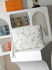 Louis Vuitton Pochette To-Go clutch wallet 30 x 21.5 x 1cm - 5