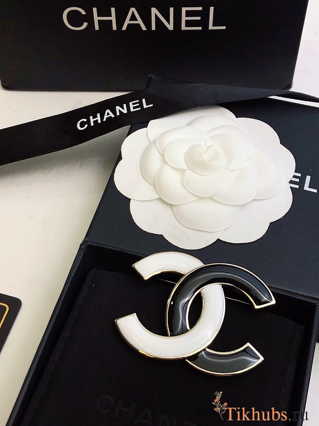 Chanel Black and White Enamel CC Logo Brooch - 1