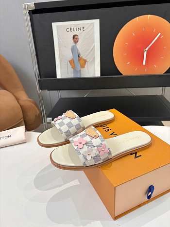  Louis Vuitton Lily Flat Mule