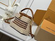  Louis Vuitton Capucines BB Rattan and Cowhide Leather 27 x 18 x 9 cm - 2