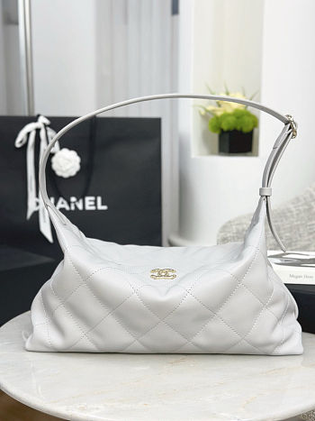 Chanel Ultimate Soft Hobo White Bag 17x35x9cm