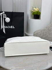 Chanel Ultimate Soft Hobo White Bag 17x35x9cm - 6