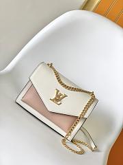 Louis Vuitton MyLockMe Chain Bag 22.5x17.0x5.5cm - 1