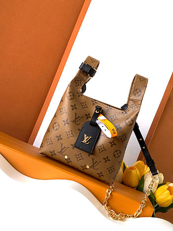 Louis Vuitton Atlantis BB 17.0 x 17.0 x 7.0 cm